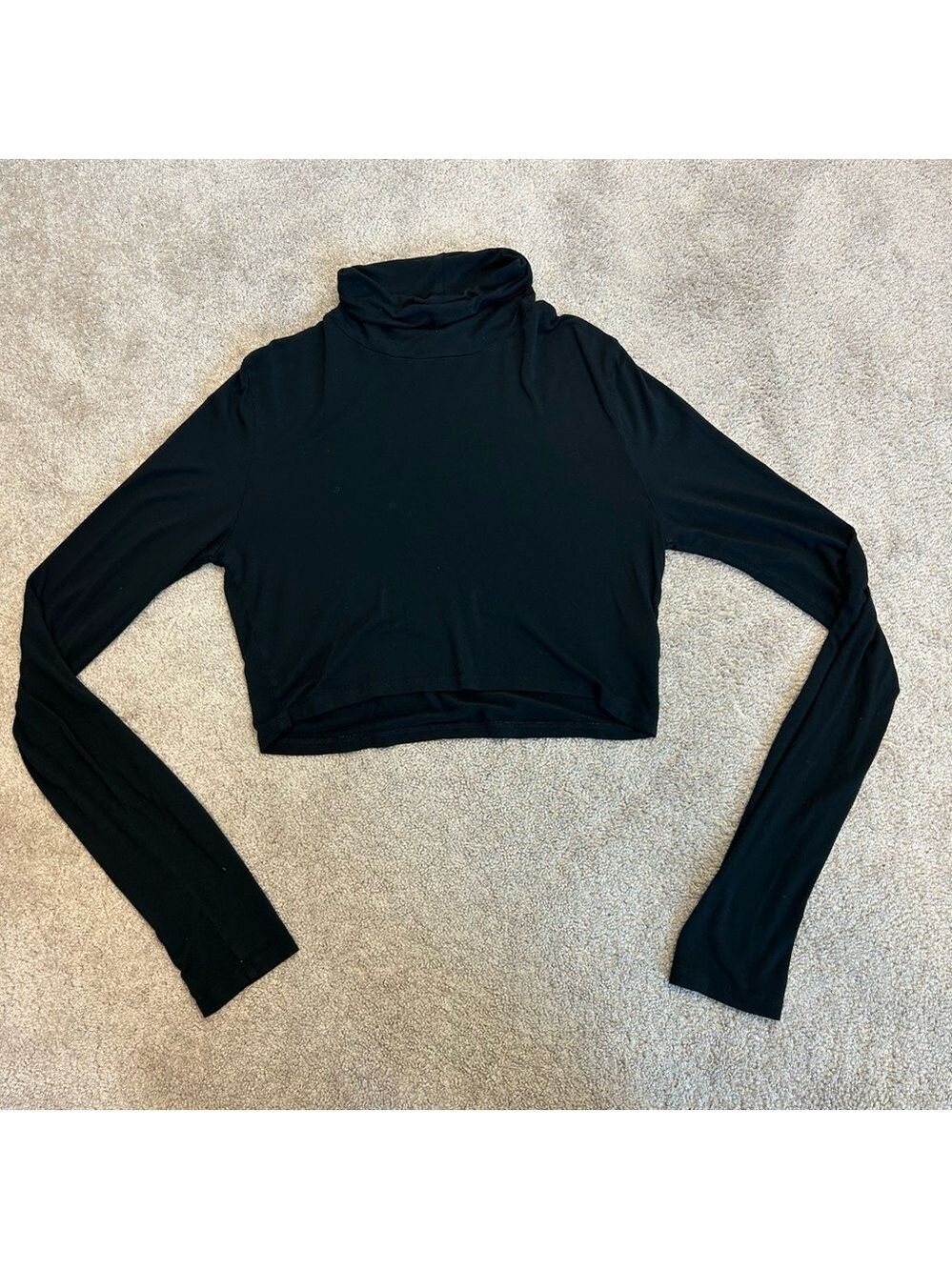 Aritzia Talula black long sleeve high turtleneck slightly cropped top stretch L